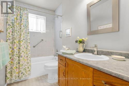 72 Gilbert Street, Belleville (Belleville Ward), ON - Indoor Photo Showing Bathroom