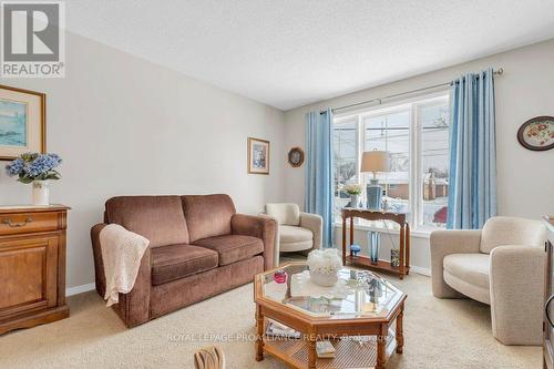 72 Gilbert Street, Belleville (Belleville Ward), ON - Indoor Photo Showing Living Room