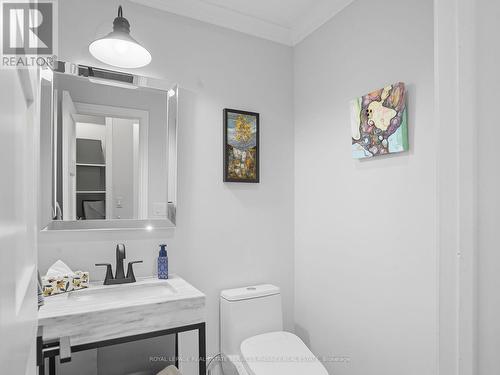 47 Livingstone Drive, Hamilton, ON - Indoor Photo Showing Bathroom