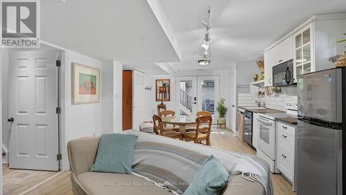 47 Livingstone Drive, Hamilton, ON - Indoor Photo Showing Kitchen