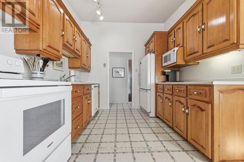 528 Irving Street, Pembroke, ON - Indoor Photo Showing Kitchen