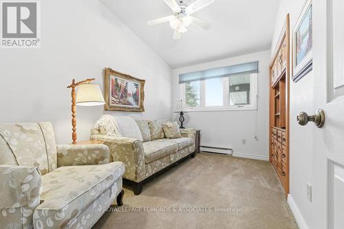 528 Irving Street, Pembroke, ON - Indoor Photo Showing Living Room