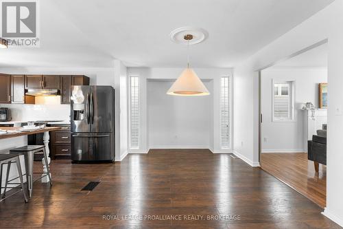 343 Sunrise Crescent, Kingston (East Gardiners Rd), ON - Indoor Photo Showing Kitchen With Stainless Steel Kitchen