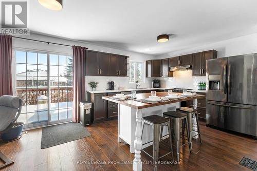 343 Sunrise Crescent, Kingston (East Gardiners Rd), ON - Indoor Photo Showing Kitchen With Stainless Steel Kitchen With Upgraded Kitchen