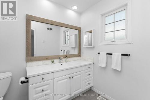 343 Sunrise Crescent, Kingston (East Gardiners Rd), ON - Indoor Photo Showing Bathroom