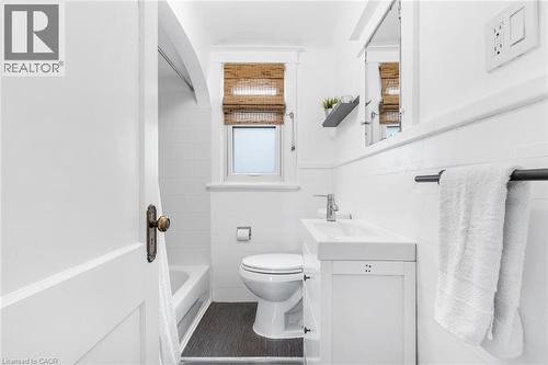 263 Houghton Avenue S, Hamilton, ON - Indoor Photo Showing Bathroom