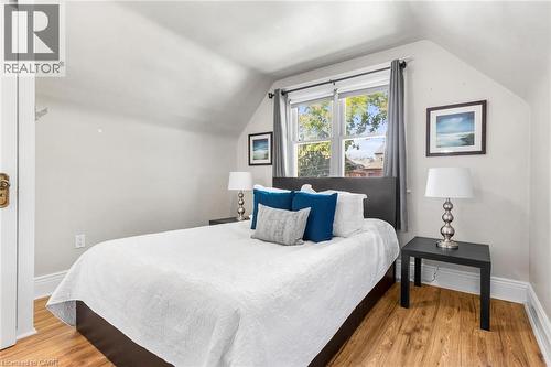263 Houghton Avenue S, Hamilton, ON - Indoor Photo Showing Bedroom