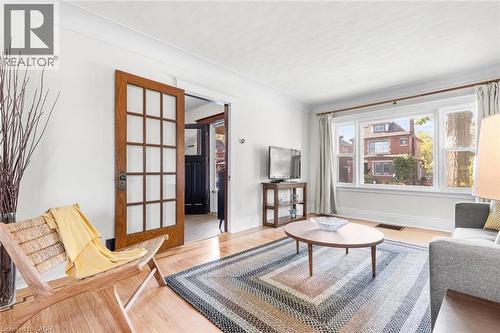 263 Houghton Avenue S, Hamilton, ON - Indoor Photo Showing Living Room