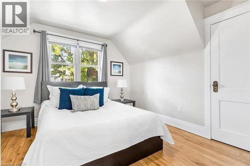 263 Houghton Avenue S, Hamilton, ON - Indoor Photo Showing Bedroom