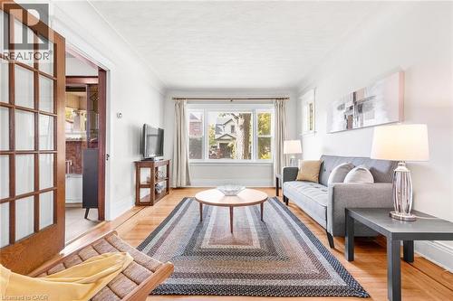 263 Houghton Avenue S, Hamilton, ON - Indoor Photo Showing Living Room