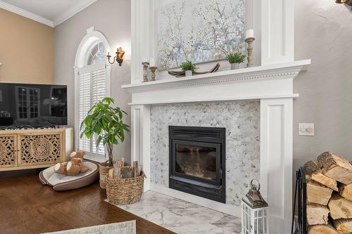 Salon - 98 Ch. De La Sève, Rigaud, QC - Indoor Photo Showing Living Room With Fireplace