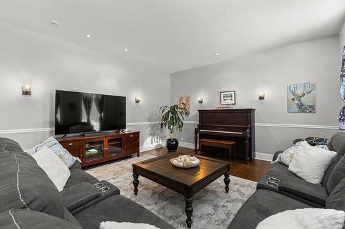 Salle familiale - 98 Ch. De La Sève, Rigaud, QC - Indoor Photo Showing Living Room