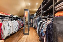 Walk-in closet - 