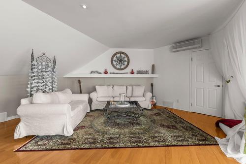 Loft - 98 Ch. De La Sève, Rigaud, QC - Indoor Photo Showing Living Room