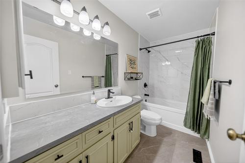 1020 19Th Avenue, Cranbrook, BC - Indoor Photo Showing Bathroom