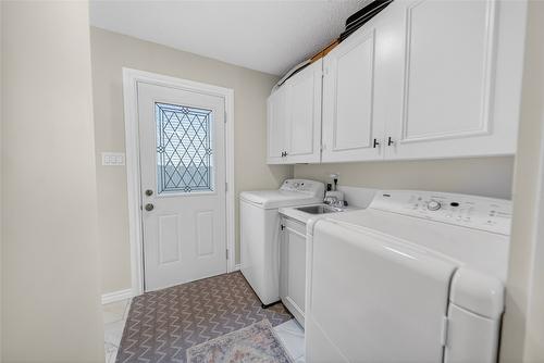 1020 19Th Avenue, Cranbrook, BC - Indoor Photo Showing Laundry Room