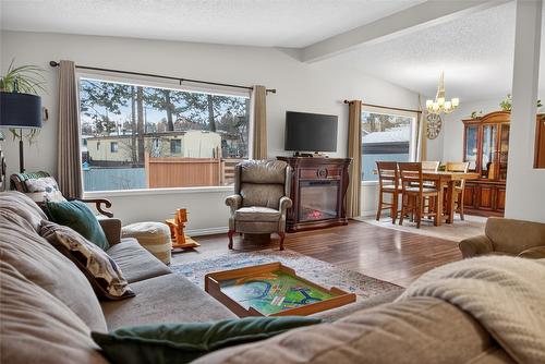 1020 19Th Avenue, Cranbrook, BC - Indoor Photo Showing Living Room