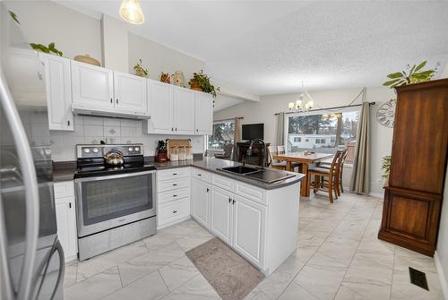 1020 19Th Avenue, Cranbrook, BC - Indoor Photo Showing Kitchen