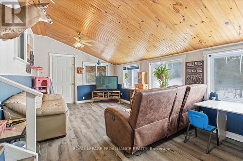 1442 Quin Mo Lac Road, Tweed (Hungerford (Twp)), ON - Indoor Photo Showing Living Room