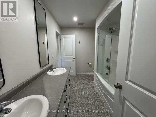 Ensuite Privilege to 5pce bath - 11 Violet Street, St. Catharines (Grapeview), ON - Indoor Photo Showing Bathroom
