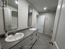 5pce upper level bath - 
