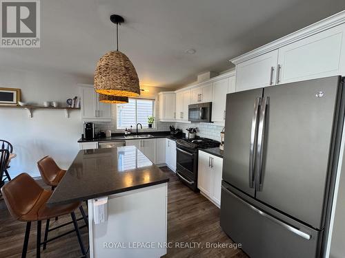 Kitchen w/stainless appliances - 11 Violet Street, St. Catharines (Grapeview), ON - Indoor
