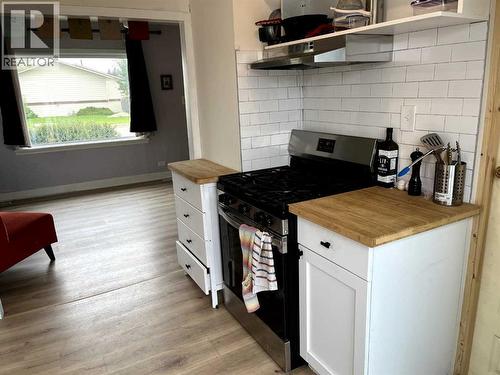 7639 Ogden Road Se, Calgary, AB - Indoor Photo Showing Kitchen