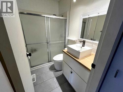 7639 Ogden Road Se, Calgary, AB - Indoor Photo Showing Bathroom