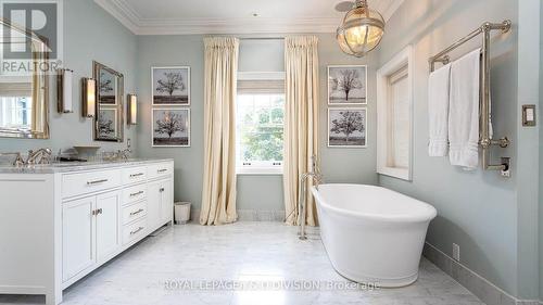 42 Lytton Boulevard, Toronto, ON - Indoor Photo Showing Bathroom