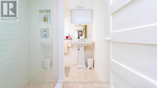 42 Lytton Boulevard, Toronto, ON - Indoor Photo Showing Bathroom