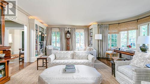 42 Lytton Boulevard, Toronto, ON - Indoor Photo Showing Living Room