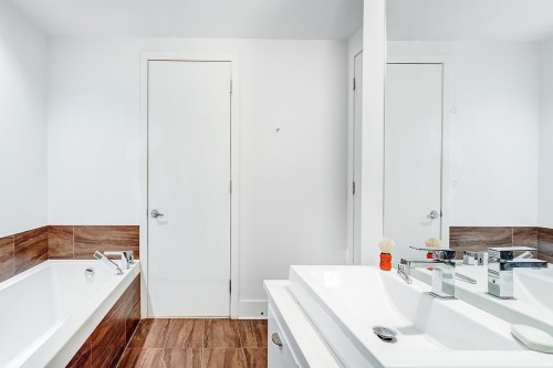 Salle de bains - 605-901 Rue De La Commune E., Montréal (Ville-Marie), QC - Indoor Photo Showing Bathroom