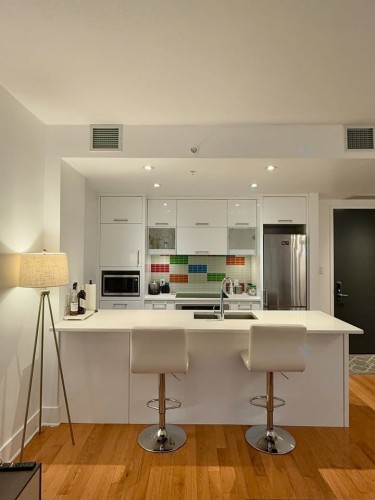 Cuisine - 605-901 Rue De La Commune E., Montréal (Ville-Marie), QC - Indoor Photo Showing Kitchen With Upgraded Kitchen