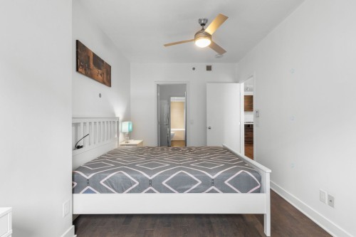 Chambre à coucher - 547-1414 Rue Chomedey, Montréal (Ville-Marie), QC - Indoor Photo Showing Bedroom