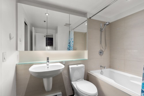 Salle de bains - 547-1414 Rue Chomedey, Montréal (Ville-Marie), QC - Indoor Photo Showing Bathroom