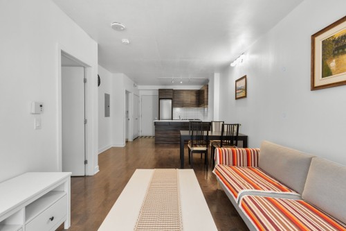 Salon - 547-1414 Rue Chomedey, Montréal (Ville-Marie), QC - Indoor