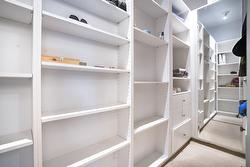 Walk-in closet - 