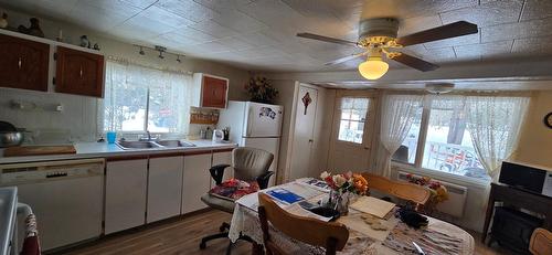 Salle à manger - 8 Ch. Cora, Grand-Remous, QC - Indoor Photo Showing Kitchen With Double Sink