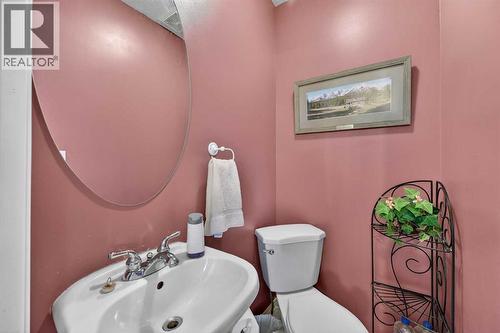 8527 Bowglen Road Nw, Calgary, AB - Indoor Photo Showing Bathroom