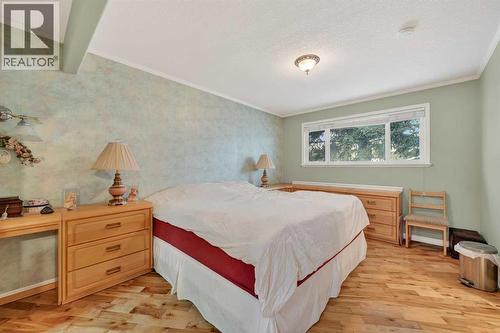 8527 Bowglen Road Nw, Calgary, AB - Indoor Photo Showing Bedroom