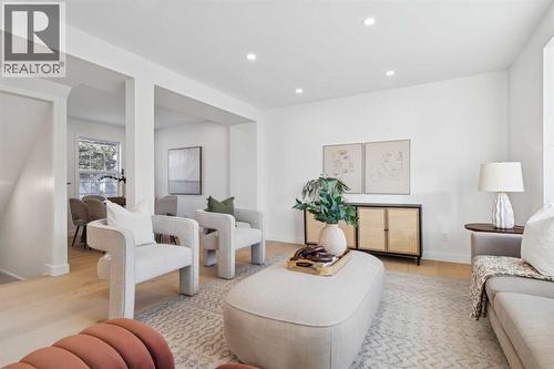4547 Passchendaele Road Sw, Calgary, AB - Indoor Photo Showing Living Room