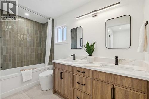 4547 Passchendaele Road Sw, Calgary, AB - Indoor Photo Showing Bathroom
