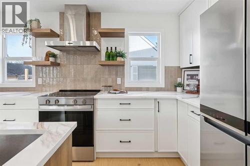 4547 Passchendaele Road Sw, Calgary, AB - Indoor Photo Showing Kitchen