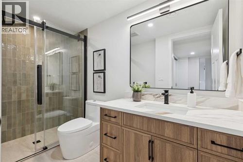4547 Passchendaele Road Sw, Calgary, AB - Indoor Photo Showing Bathroom