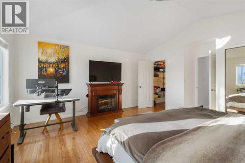 1629 29 Avenue Sw, Calgary, AB - Indoor Photo Showing Bedroom