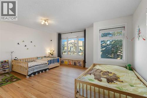 1629 29 Avenue Sw, Calgary, AB - Indoor Photo Showing Bedroom