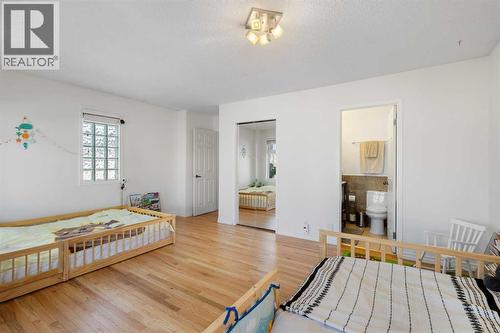 1629 29 Avenue Sw, Calgary, AB - Indoor Photo Showing Bedroom