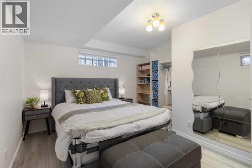 1629 29 Avenue Sw, Calgary, AB - Indoor Photo Showing Bedroom