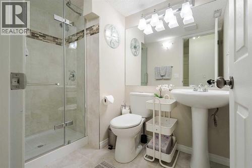 1629 29 Avenue Sw, Calgary, AB - Indoor Photo Showing Bathroom