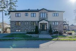 LEVEL 1 - 1100 HOLLINGTON STREET  Ottawa, ON K1Z 8J9